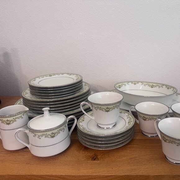 Raleigh Contemporary Fine China, Light Green Mint Flower 5ppl Dish Set - Picture 1 of 5